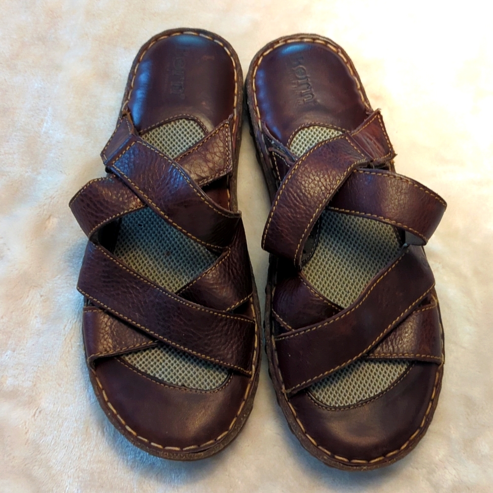 NEW! BORN Brown leather Slip on Sandals Size 9 NWOT